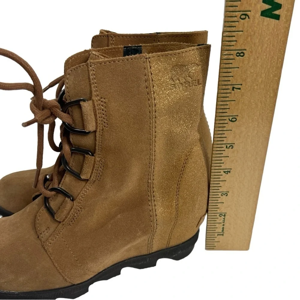 Sorel Joan of Arctic Shimmer Wedge II Lace up boot Camel Youth size 4/35